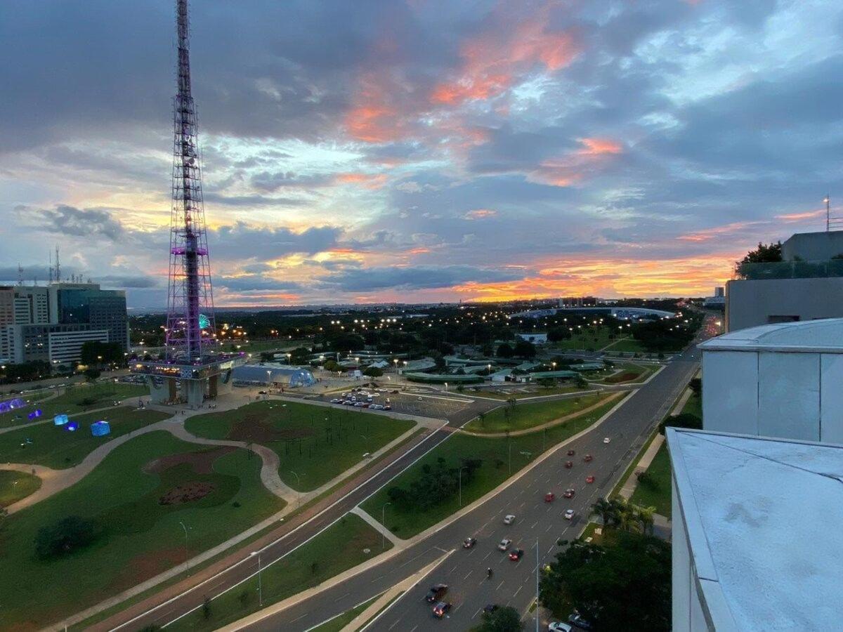 برازيليا Flat Encantador No 7º Com Vista Pra Torre De Tv المظهر الخارجي الصورة